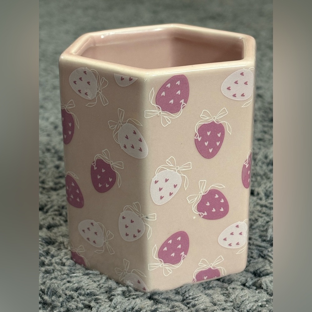 NWT One Design Home ceramic pen cup holder with pink strawberry decor